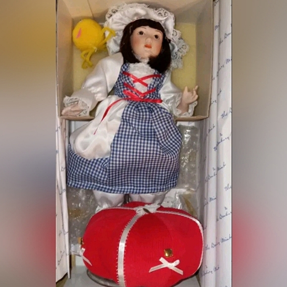 (3) Danbury Mint Storybook Porcelain Dolls - Snow White,Heidi,Little Miss Muffet - Picture 3 of 16